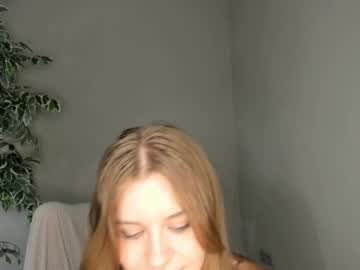 girl
        linettegrandon cam image #6165148