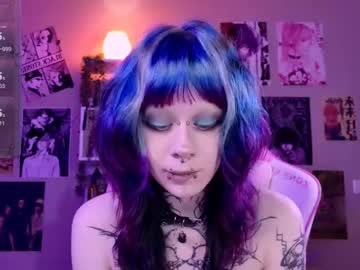 girl
        lollyshy__ cam image #6734475