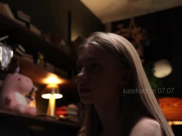 girl
        kateharrise cam image #4540908