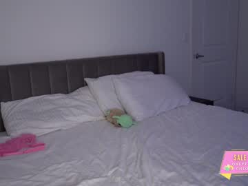 girl
        chloewildd cam image #3709551