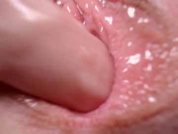 girl
        courtney_luv cam image #1308062