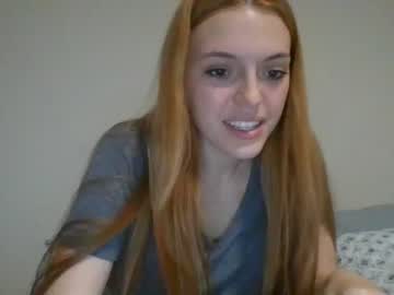 girl
        lilred_69 cam image #1917434