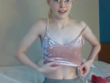 girl
        thedaisydrake cam image #2060425