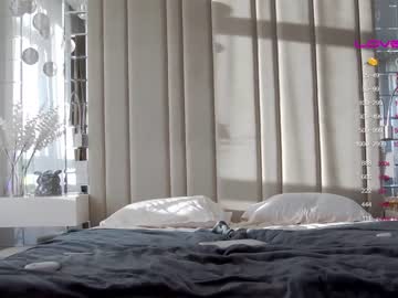 girl
        krissone cam image #1101156
