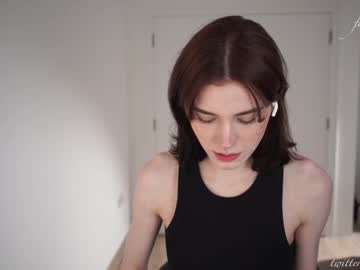girl
        luna_ai cam image #6080499