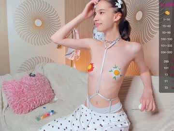 girl
        happiness_call cam image #2094266