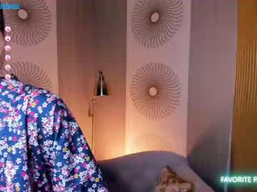 girl
        happiness_call cam image #1419012