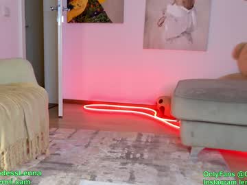 girl
        lenna_godess cam image #5373976