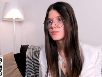 girl
        hellogentlemana cam image #3497439