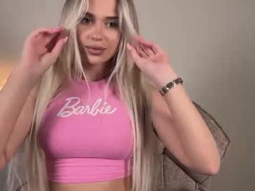 girl
        julia_rle cam image #6827650