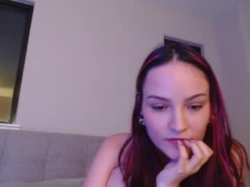 girl
        mylittlemae cam image #5559059