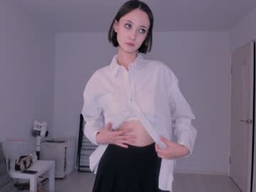 girl
        lauratanguy cam image #5051766