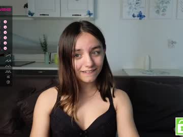 girl
        karalyons cam image #2149465