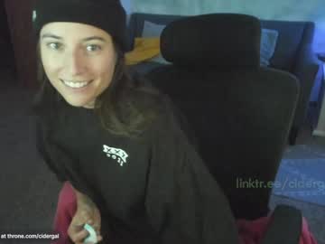 girl
        cidergal69 cam image #5257497