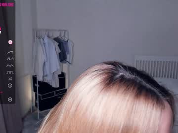 girl
        love_lovess cam image #2046430