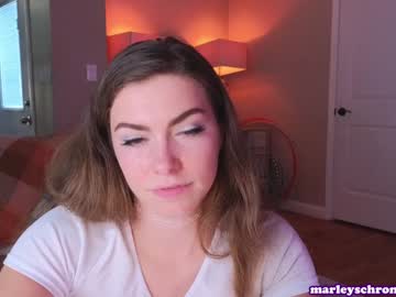 girl
        chroniclove cam image #4471667