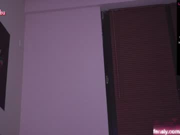 girl
        hoolybunny cam image #1563151