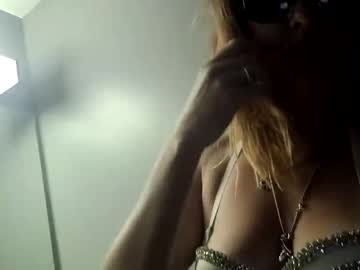 girl
        siverd420 cam image #5143038