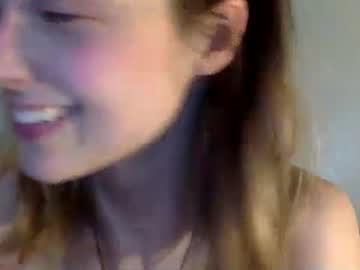 girl
        bakedmommy cam image #3066387