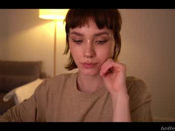 girl
        luna_ai cam image #2869359