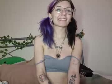 girl
        lizzyylovesick cam image #4262127