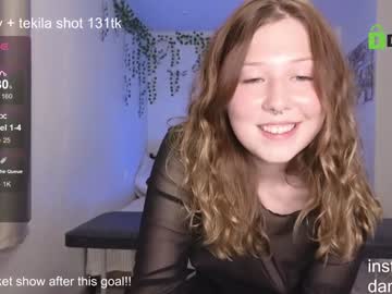 girl
        lottie_shine cam image #4780736