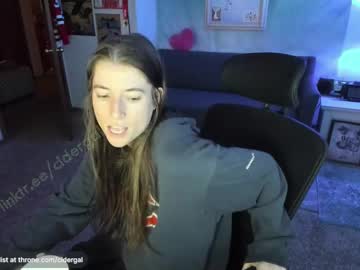 girl
        cidergal69 cam image #6476903