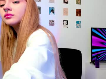 girl
        elizabeth__gray cam image #1330647
