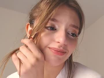 girl
        lesi_moon cam image #2162582