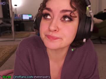 girl
        evelynpiers cam image #602095