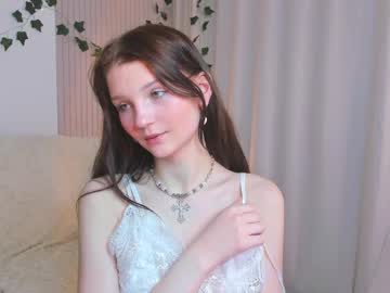 girl
        edithgalpin cam image #6247179