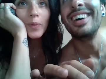 couple
        holycouple11 cam image #1578883