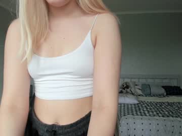 girl
        belle_ellie cam image #1940342