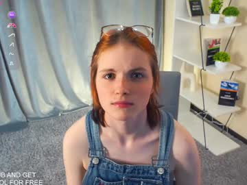 girl
        cloverbradway cam image #5131659