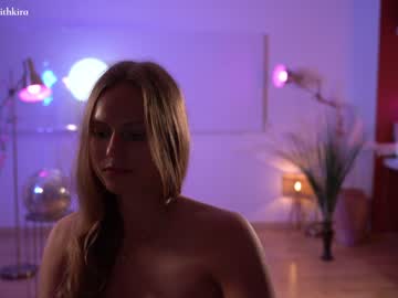 girl
        chillwithkira cam image #1268654