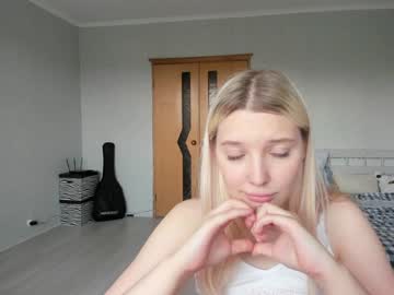 girl
        belle_ellie cam image #1912237