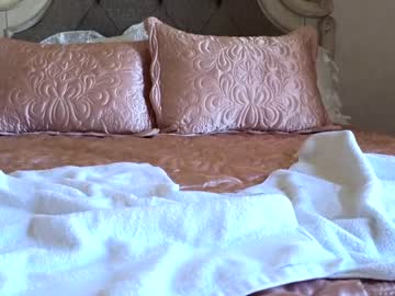 girl
        littlegreekflower cam image #3635659