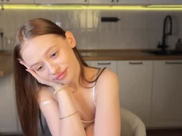 girl
        tweety_sweetie cam image #5529340