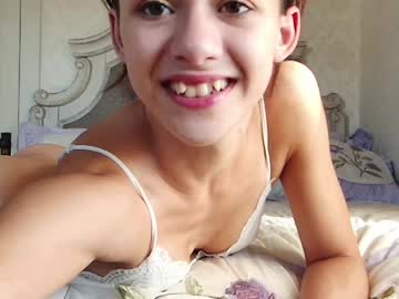 girl
        littlegreekflower cam image #5348212