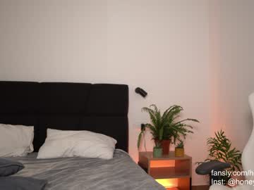 girl
        aria_diaz cam image #4088626