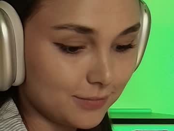 girl
        hollyextra cam image #5987020