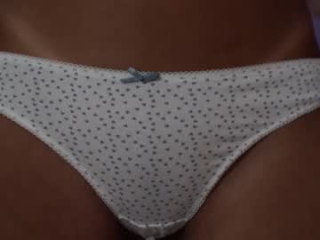 girl
        emilybatee cam image #4901150