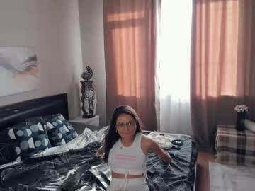 girl
        nonameflower cam image #4383352