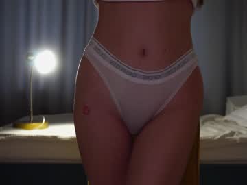 girl
        arielday cam image #3116633