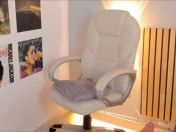 girl
        little_effy18 cam image #2268337