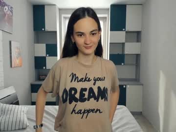 girl
        intoursoui cam image #4899776
