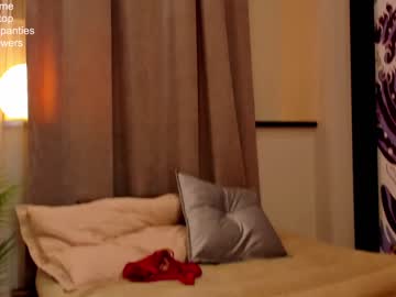 girl
        milablush cam image #547765
