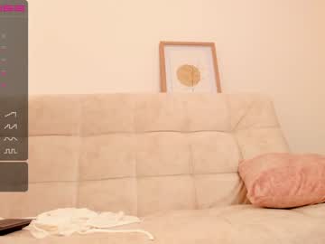 girl
        janne_palmer_ cam image #1320685