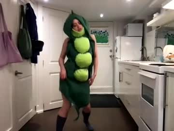 girl
        littlesugarpea cam image #1219672