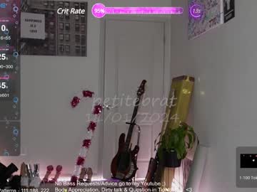 girl
        petitebrat cam image #5385103